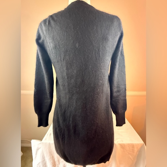 Cashmere Tunic, Black, with 1/4 zip Neck and Side Zip Pockets. Equivalent to XL. - Picture 8 of 13